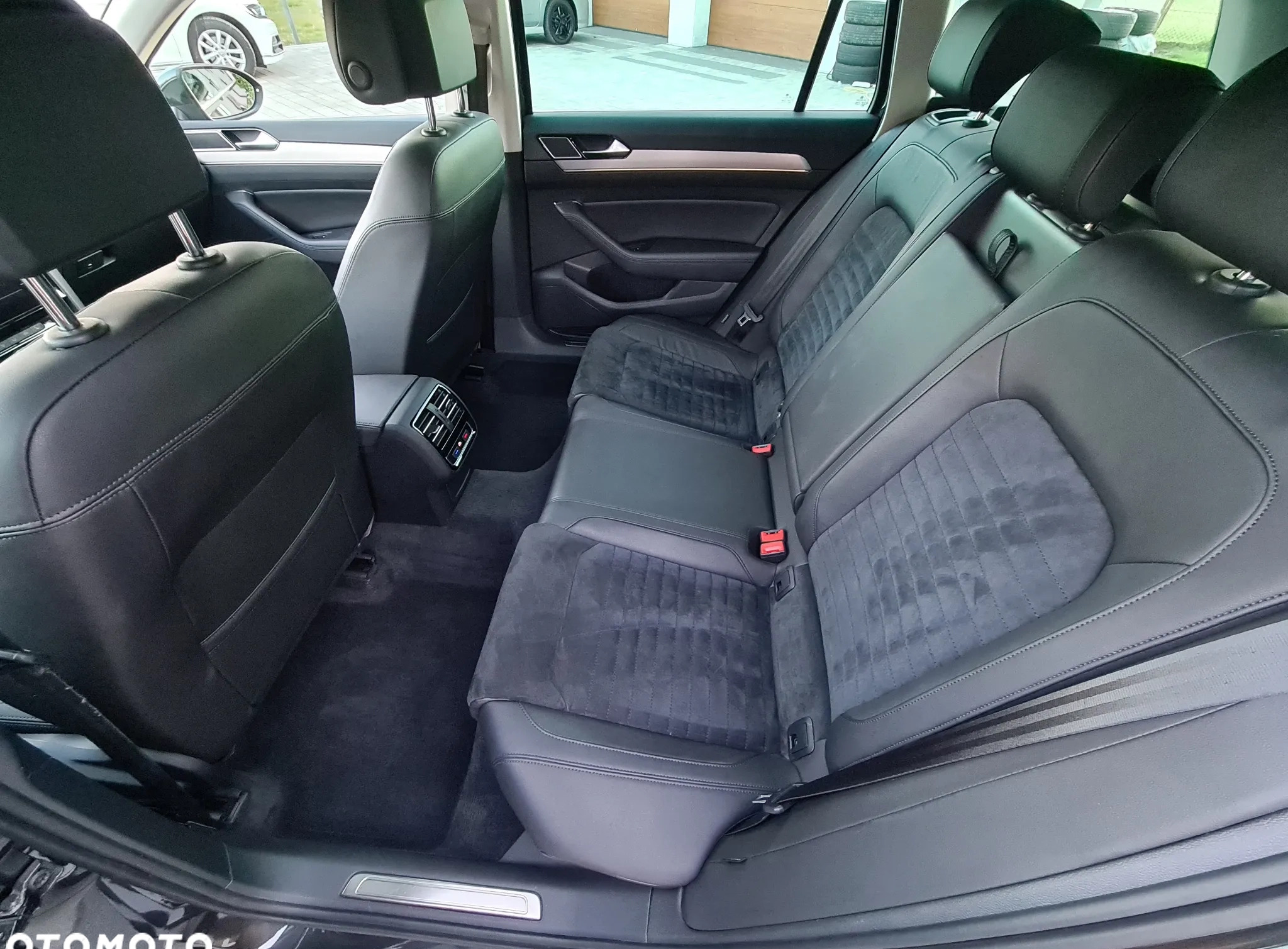 Volkswagen Passat cena 65900 przebieg: 129000, rok produkcji 2018 z Gniezno małe 211